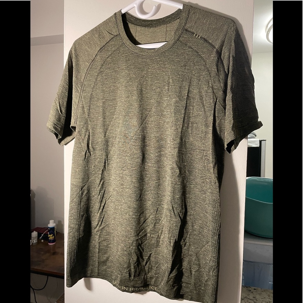 Lulu lemon t shirt